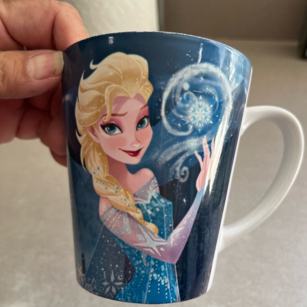 Rare Disney Parks “Frozen” Mug. 12 oz.EUC. H Potter mug posted separately
